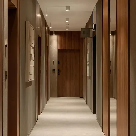 Nowoczesne W Centrum Z Silownia I Sala Gier By Renters *